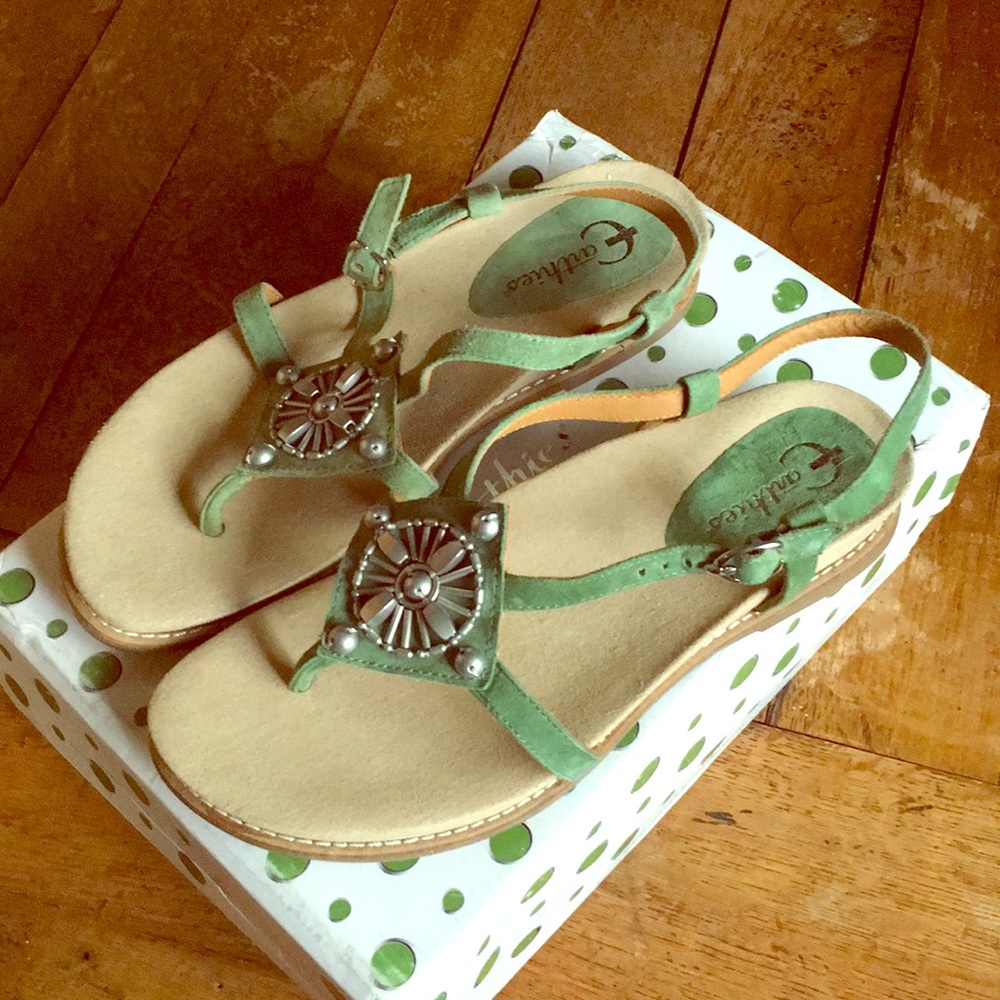 EARTHIES Grass Suede Tello Women's 6M New In Box